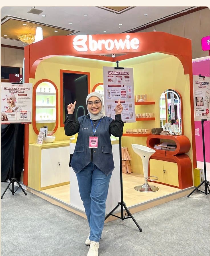 Sintiya Sinwa — Owner & Founder browie